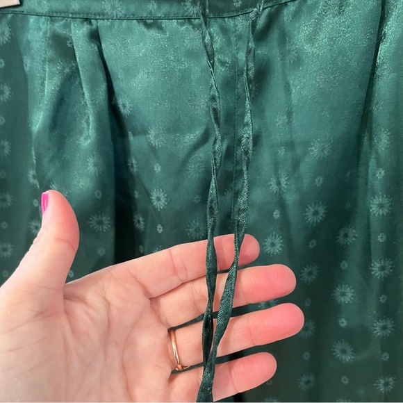 La Vie En Rose Green Satin Pajama Top and Bottom Matching Set - Picture 9 of 16